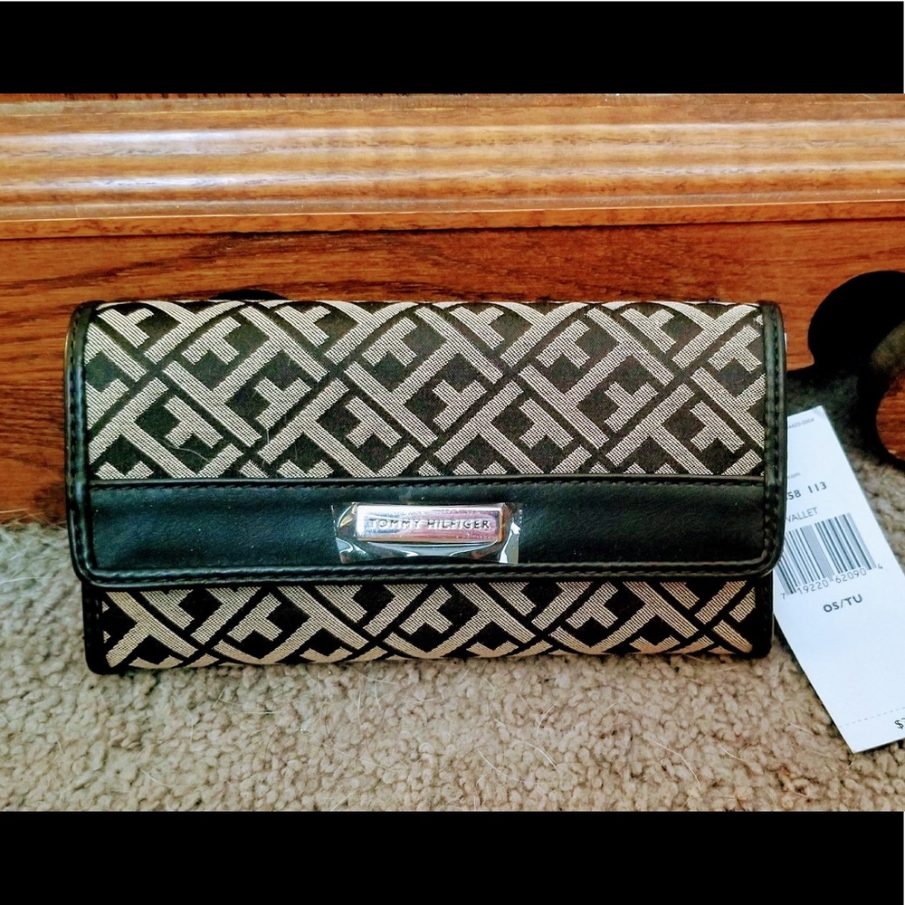 Tommy Hilfiger Trifold Wallet